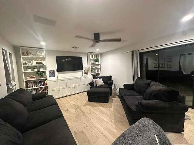 301 E Royal Palm Rd — Photo 31