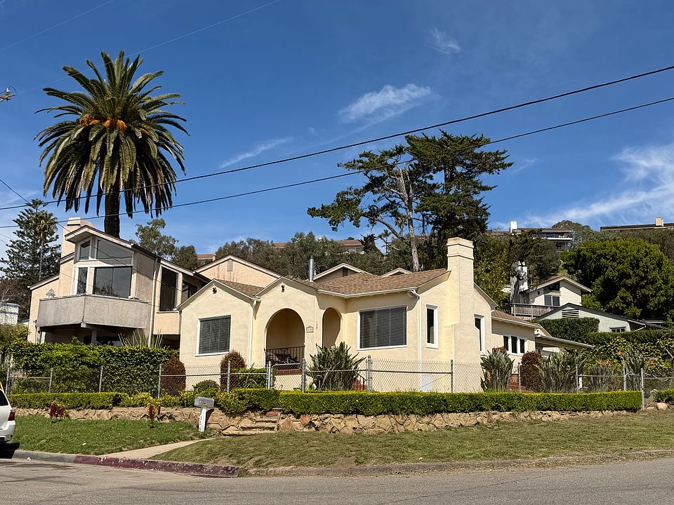 Sunny unfurnished 2 bed 1 bath with original vintage features and limited coastal views. Located on lower Eucalyptus Hill Road