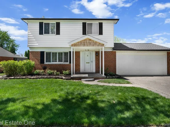 250 Clinton River Dr, Mount Clemens, MI 48043