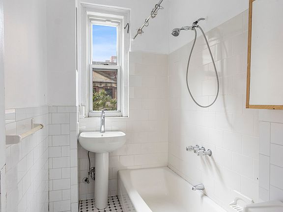 5th image of 535 W 110th St APT 3H
