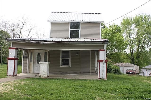2nd image of 713 Blue St