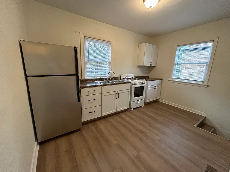 2156 Vermont St — Photo 10