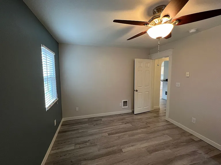 2231 E Wright Ave — Photo 13