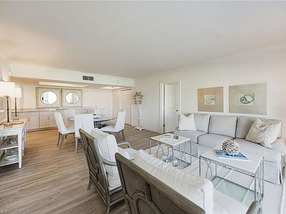 3rd image of 383 HARBOUR DR #101