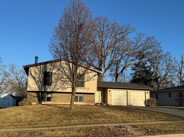 4406 Ashley Dr, McHenry, IL 60050