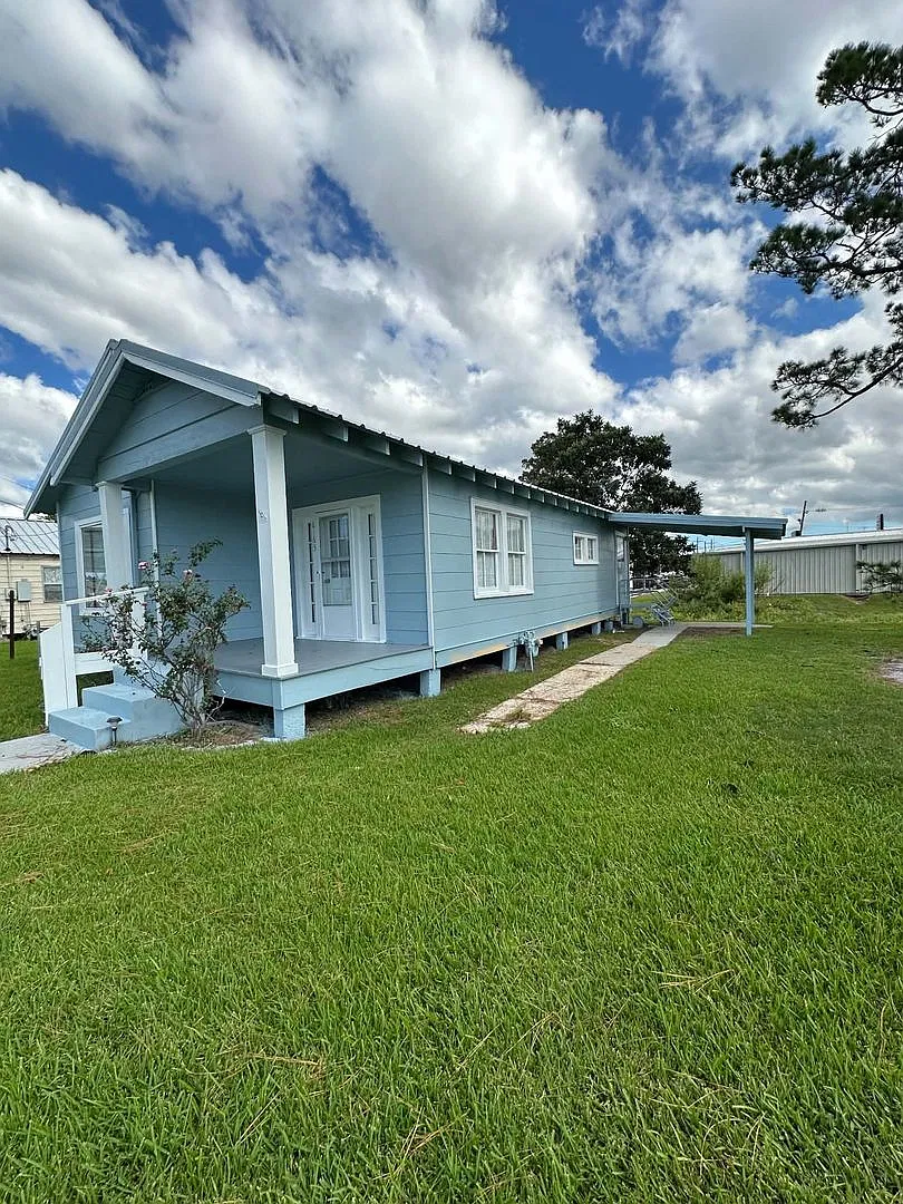 Spacious 3BR/1BA Home in Houma - 1,000 Sq Ft-$400 move-in special! — Photo 1