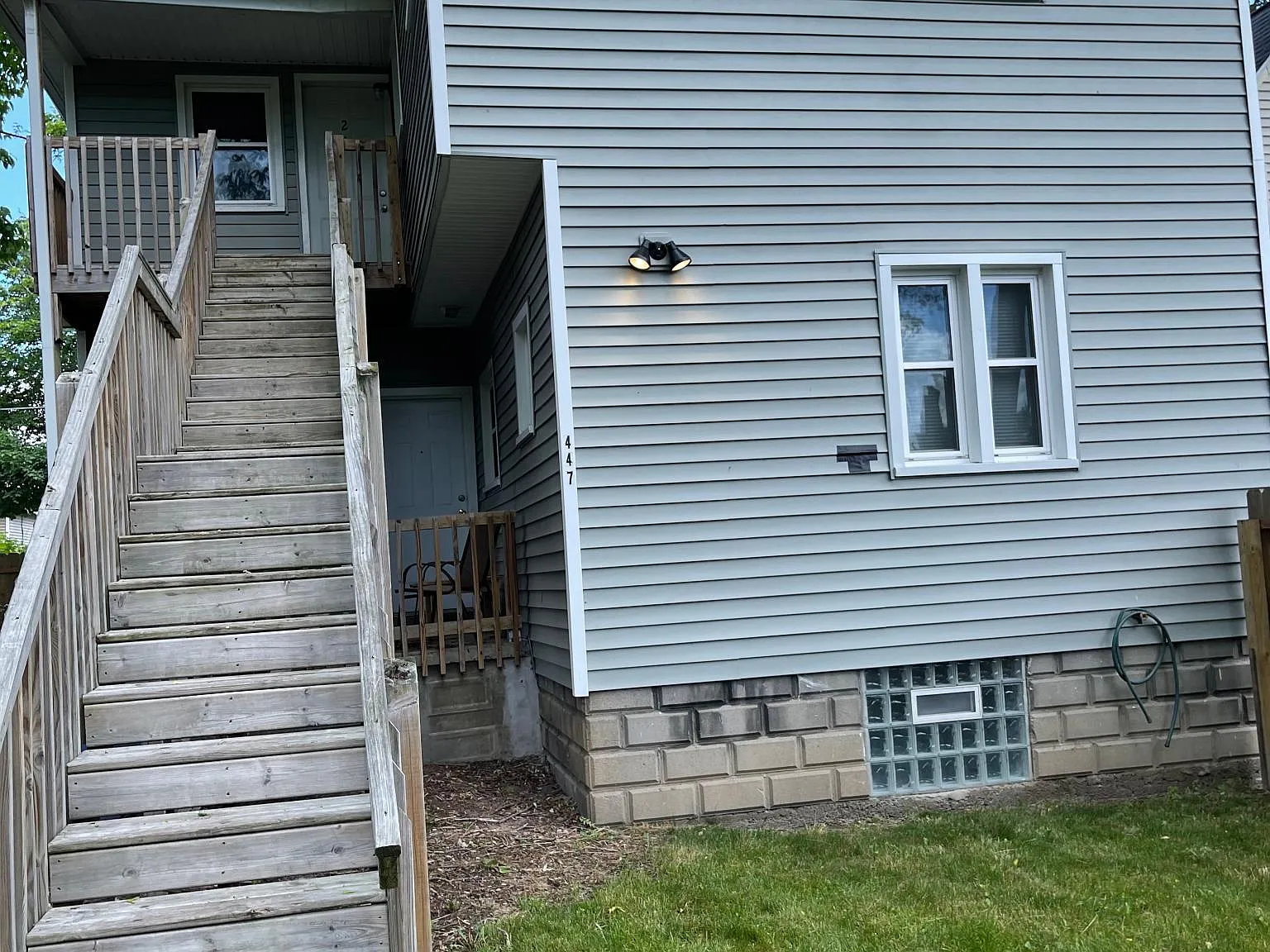 3 bed, 900 sqft, $1,700 — Photo 2