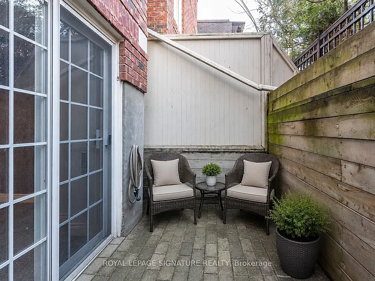 1019A College St — Photo 33
