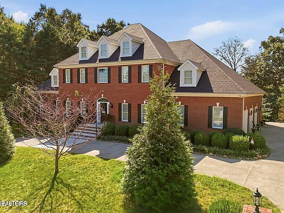 2nd image of 142 Center Park Ln
