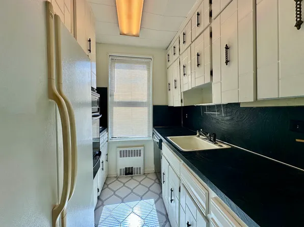 83-77 Woodhaven Boulevard image 5 of 13