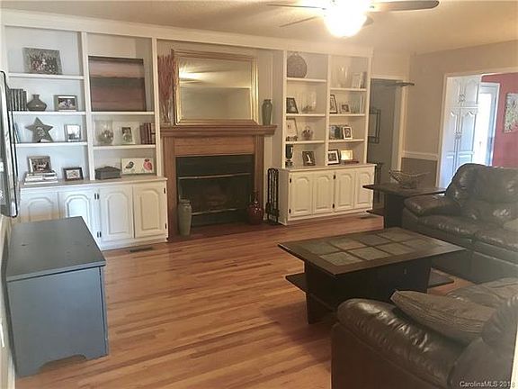 2nd image of 1004 Plantation Dr