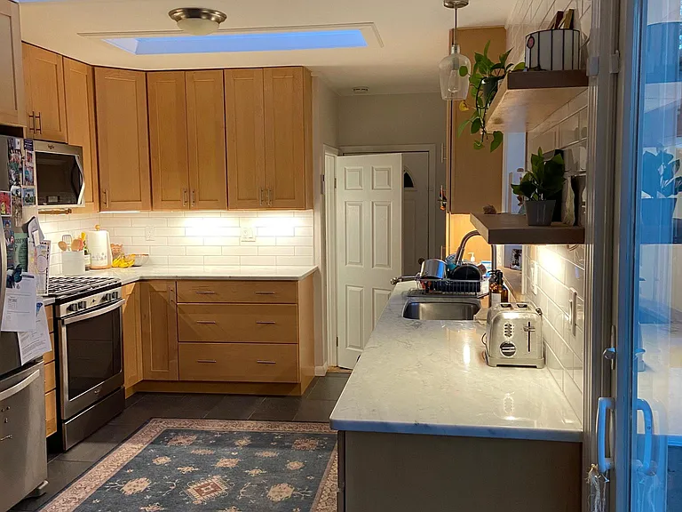 8 Quevic Dr — Photo 16