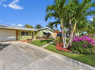 1125 Pine Tree Dr, Lantana, FL 33462