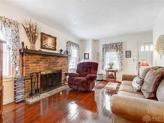 5th image of 2833 White Oak Dr