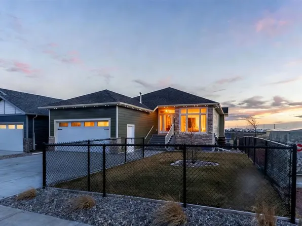 202 W Lake Dr, Coalhurst, AB T0L 0V2