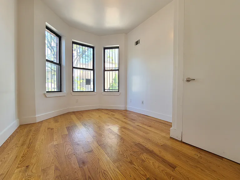 1141 Greene Ave #1A — Photo 2