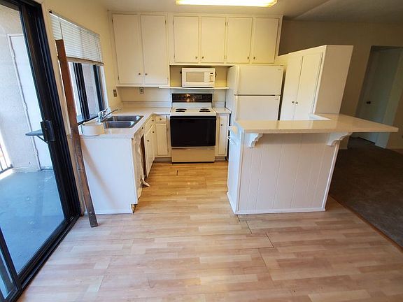 4th image of 7835 Cowles Mountain Ct Unit B4