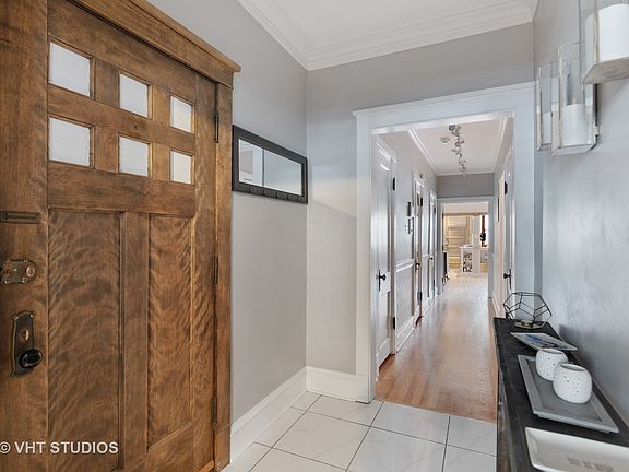 3rd image of 629 W Buckingham Pl #1G
