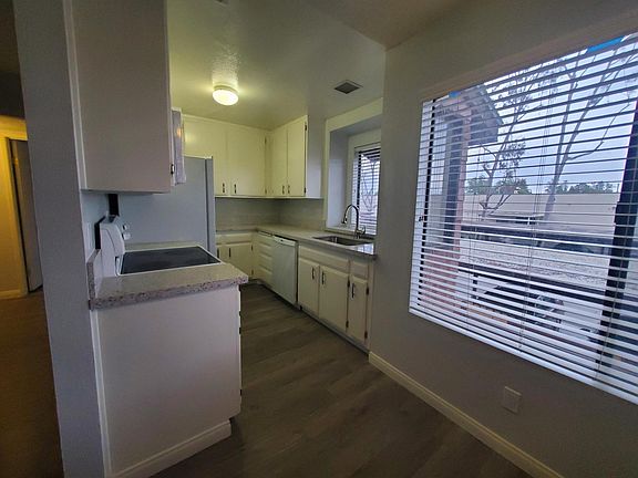 5th image of 320 W Walnut St APT 26