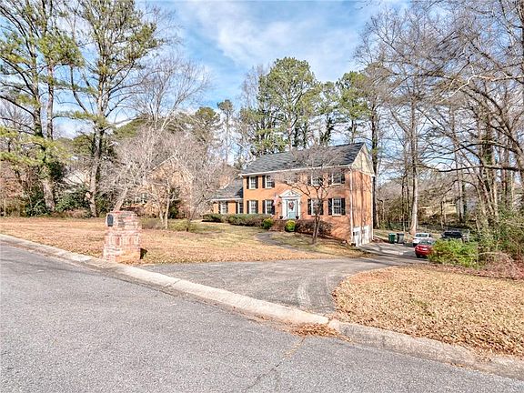 3rd image of 586 Daisy Nash Dr