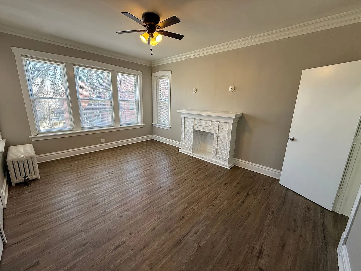 Building Photo - 7848 S Burnham Ave #2