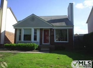 20846 Lennon St, Harper Woods, MI 48225