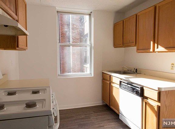4th image of 203 Academy St APT 318