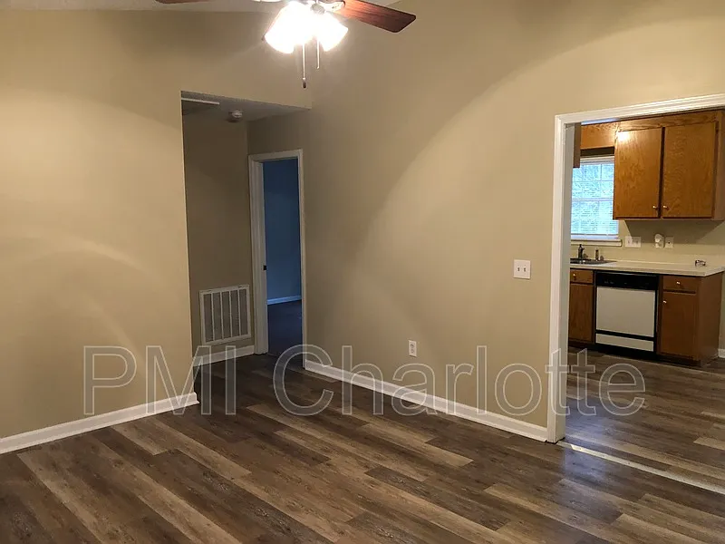 3 bed, 2.0 bath, 1131 sqft, $1,500 — Photo 3