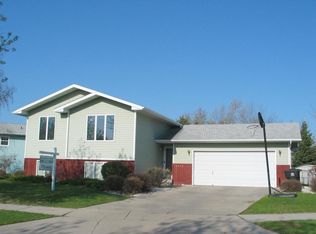 4212 Walnut St, Grand Forks, ND 58201