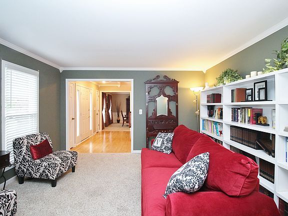 4th image of 8107 Woodcreek Dr