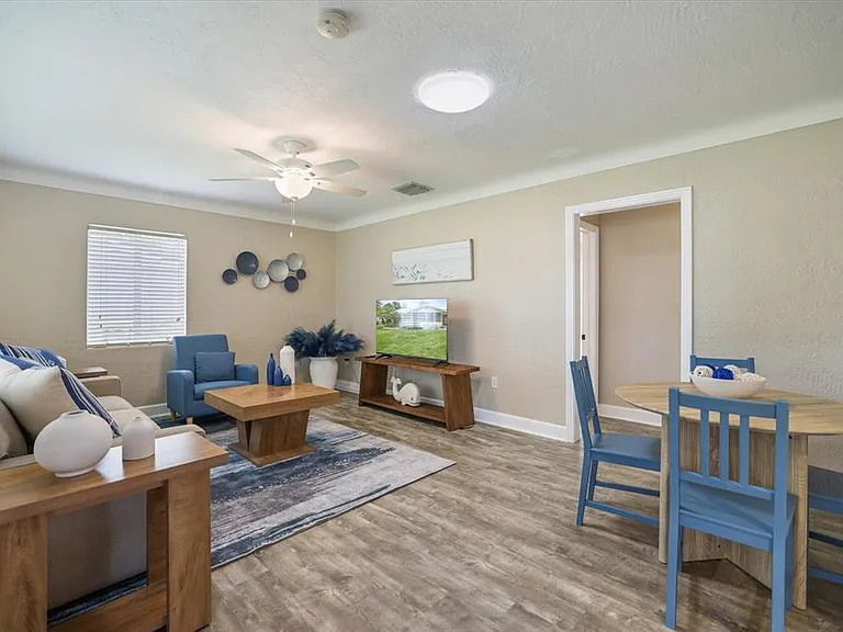2126 Hyde Park St — Photo 10