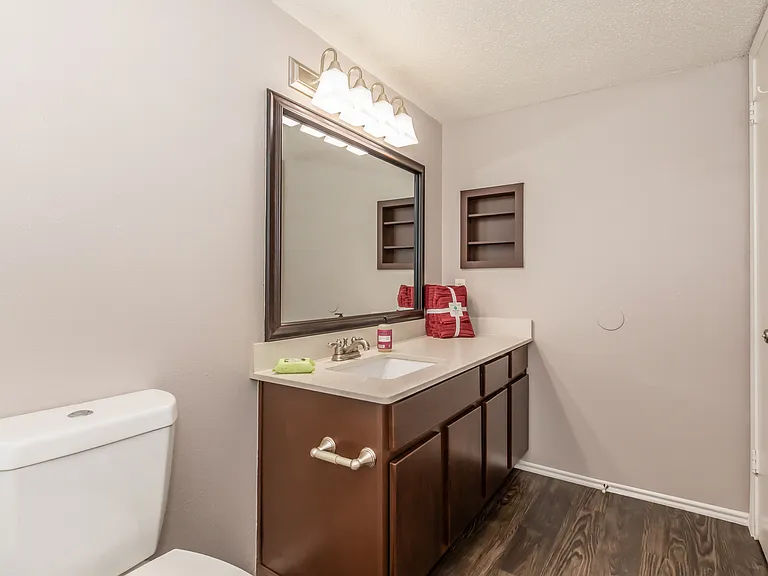 Eagle's Point Apartments — Photo 21