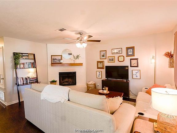 3rd image of 619 San Benito Ct