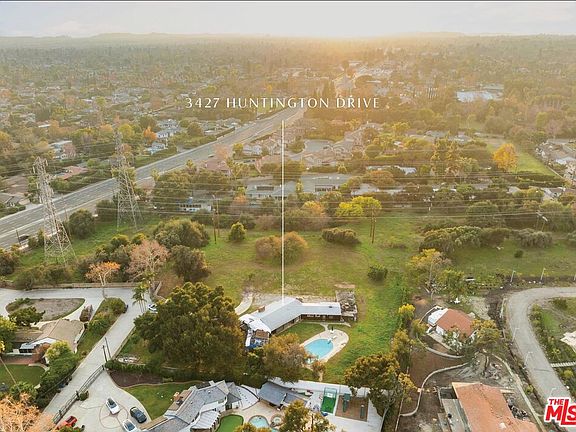 5th image of 3427 Huntington Dr
