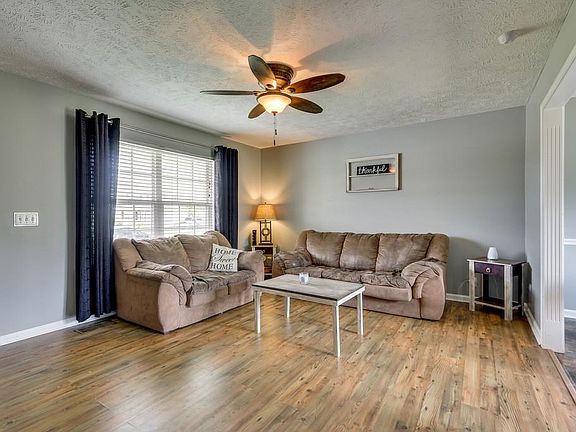 5th image of 404 Dorchester Dr