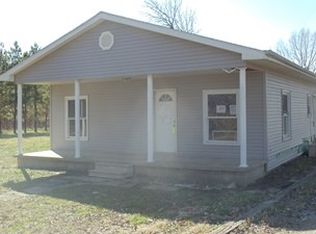 804 E 4th St, Buckner, IL 62819