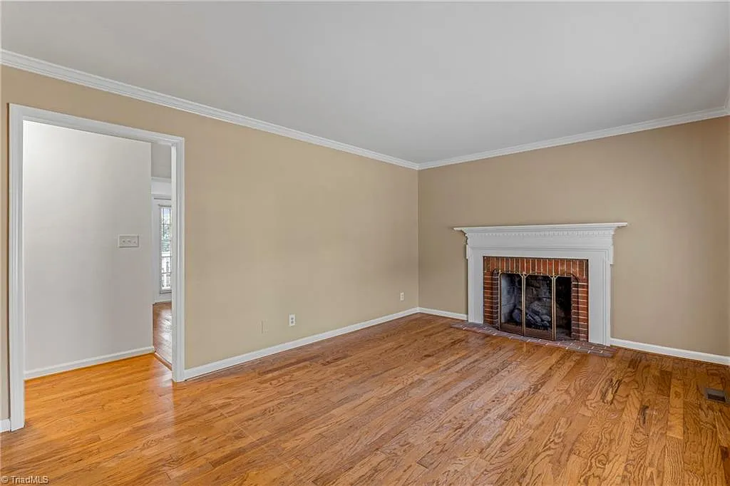 3 bed, 2.0 bath, $1,700 — Photo 2