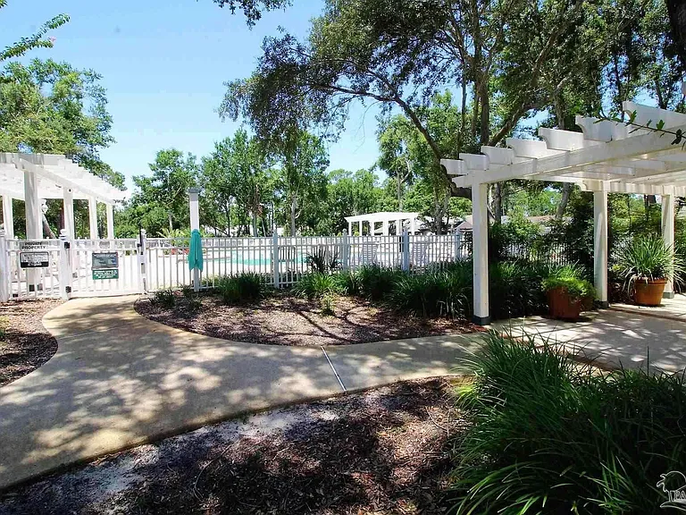 9850 Rail Cir — Photo 3