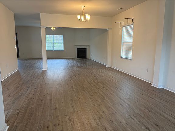 3rd image of 105 Zulabelle Ct