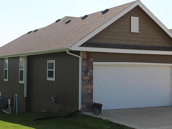 2nd image of 823 N Willow Point Cir
