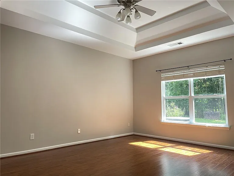 385 Blackwood Ln — Photo 5