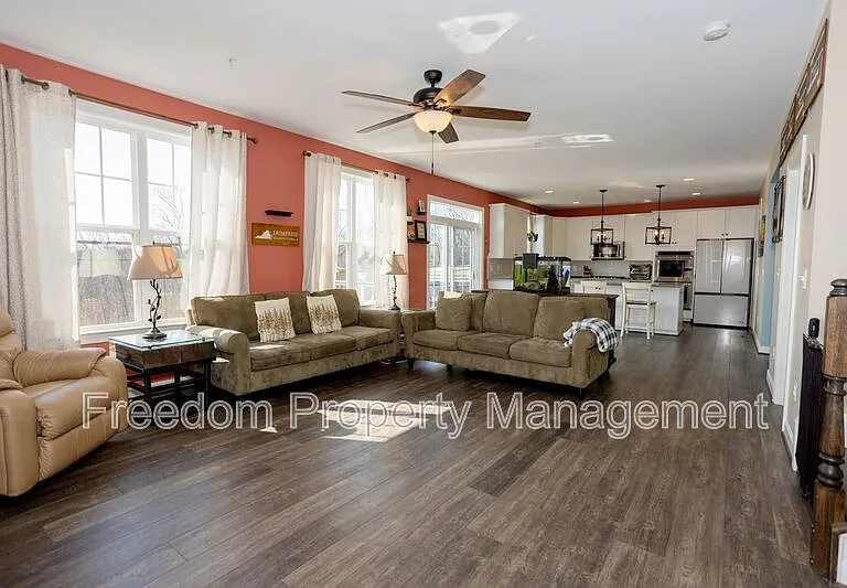 2425 Morgans Point Dr — Photo 17