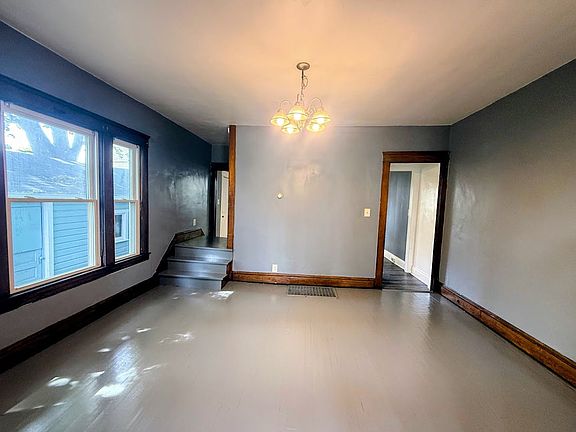 4th image of 915 Highland Rd NE