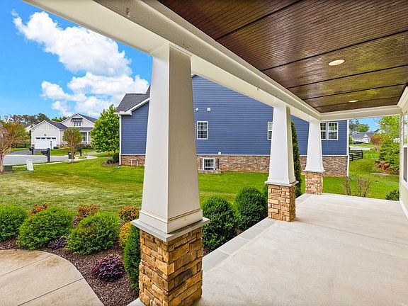 3rd image of 124 Cherrywood Ct