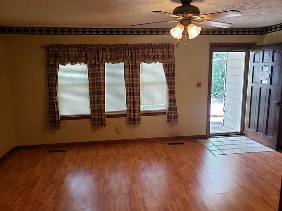 4th image of 701 E Orlando Dr