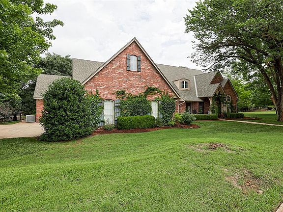 2nd image of 201 Hollowdale Cir