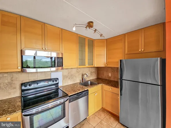 605 Playa Del Sol, Cherry Hill, NJ 08002