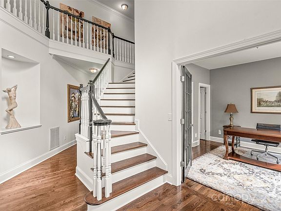 3rd image of 9521 Belmont Ln