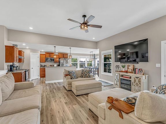 4th image of 4400 SE Clover Ct