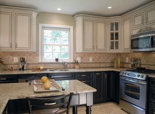 5220 Lighthorne Rd, Burke, VA 22015